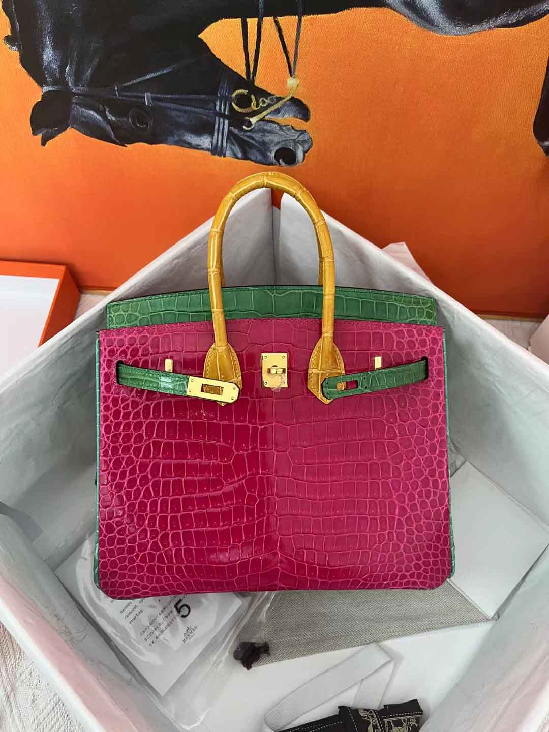 现货实拍 亮面Birkin30 法国HCP湾鳄鳄鱼皮 对版工艺 桃红色金扣 手工蜡线制作 现货实拍 亮面Birkin25 法国HCP湾鳄鳄鱼皮 对版工艺 四拼色金扣 手工蜡线制作