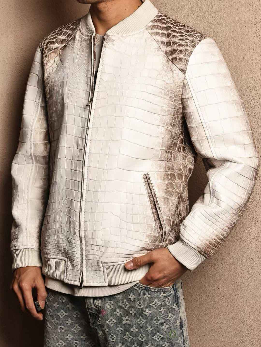 喜马拉雅白棒球夹克