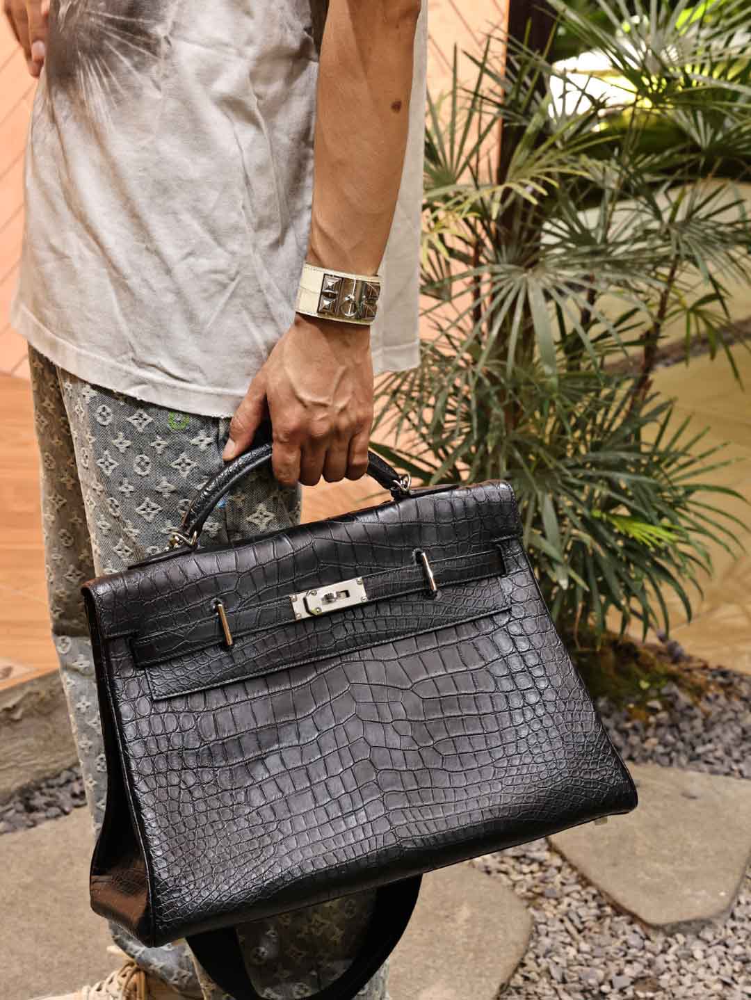 Kelly Maxi42单肩包，黑色哑光湾鳄鱼皮手提包，银扣实拍现货。